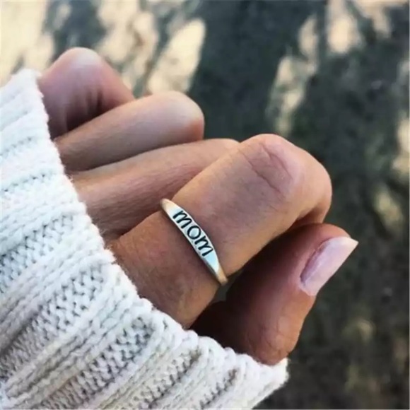 Jewelry - NEW MOM Vintage Anti-allergy Silver Ring